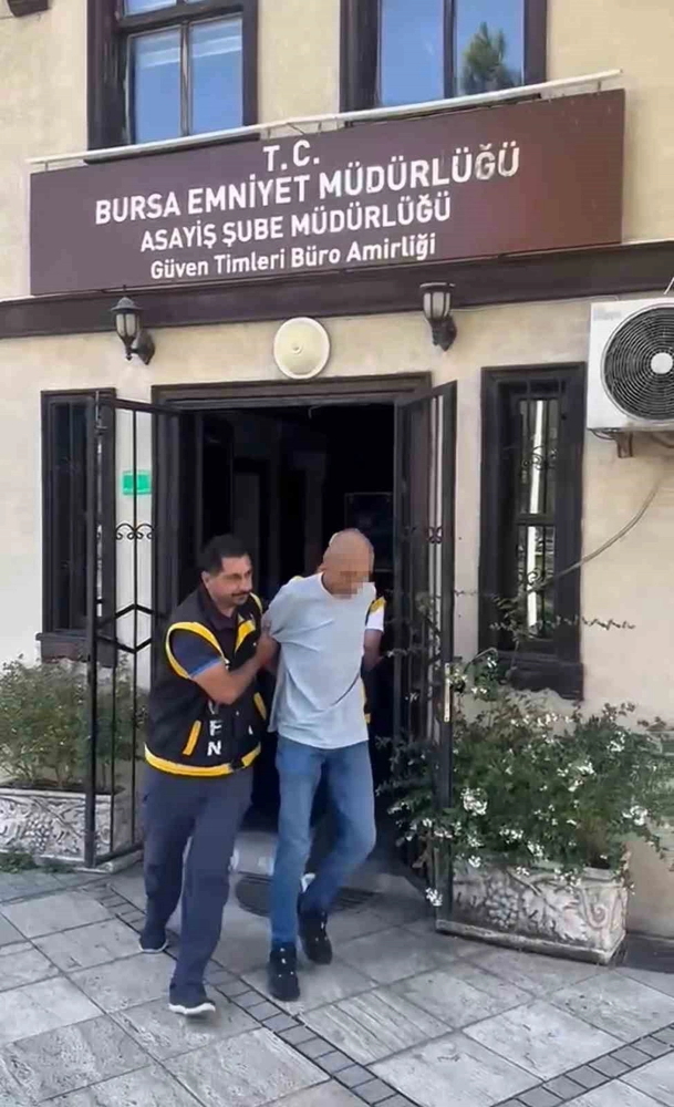 Polisten Kaçmak İçin Saçını Kazıttı Ama Dosyasındaki Suçlar Onu Ele Verdi
