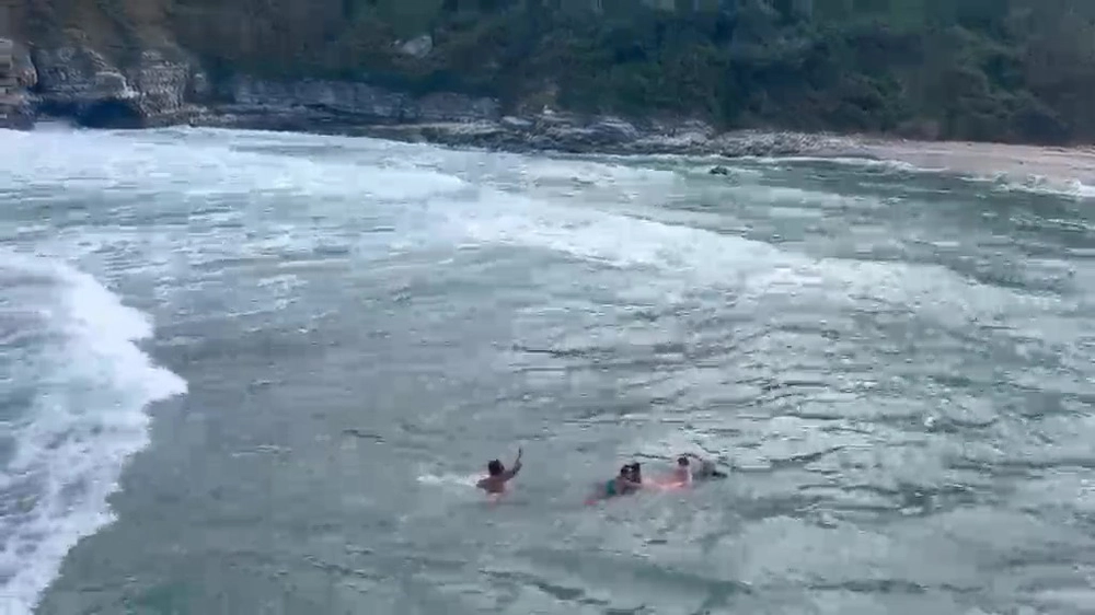 Yasağa Rağmen Denize Girdiler Baba ve İki Çocuğu Boğulmaktan Kurtarıldı