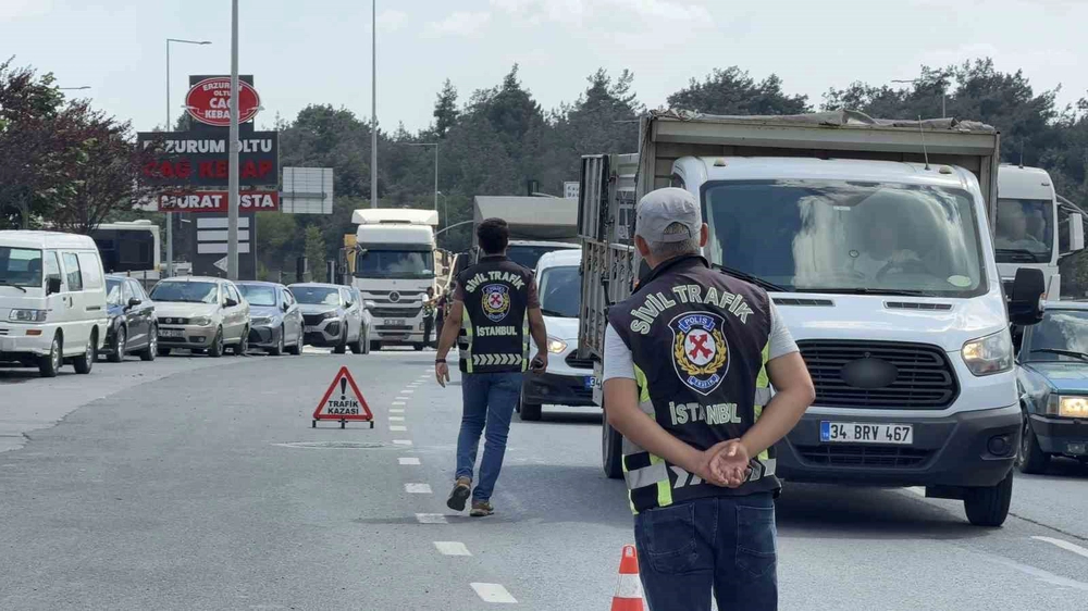 Arnavutköy'de hafriyat kamyonlarına sıkı denetim: 70 sürücü ve araç sahibine 701 bin lira ceza