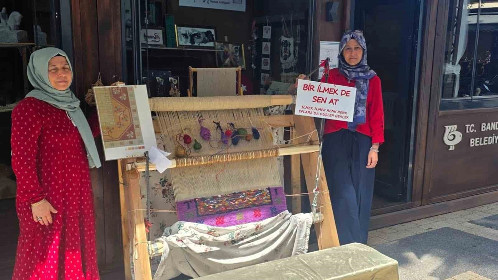 Bandırmalı Kadınlar Halı Dokuma Sanatını Geleceğe Taşıyor