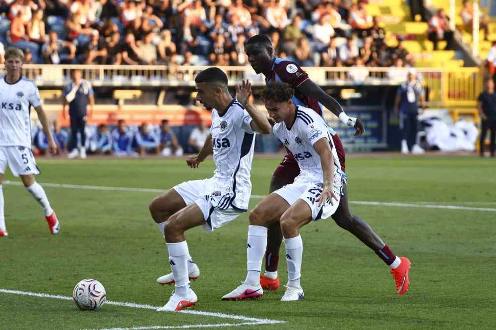 Kasımpaşa Trabzonspor Maçında İlk Yarı Bordo-Mavililerin Üstünlüğüyle Bitti