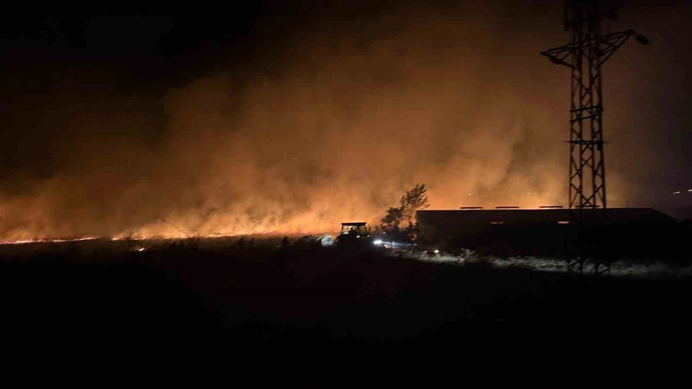 Çanakkale'de Otluk Alanda Yangın Kontrol Altına Alındı