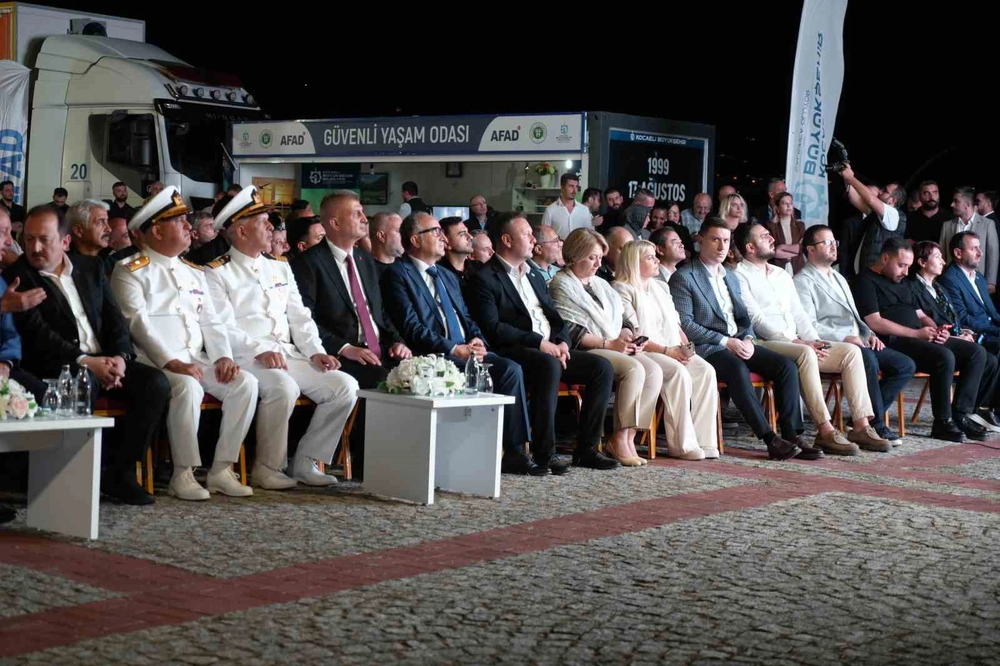 Marmara Depreminin 27. Yılında Gölcük'te Anma Programı Düzenlendi