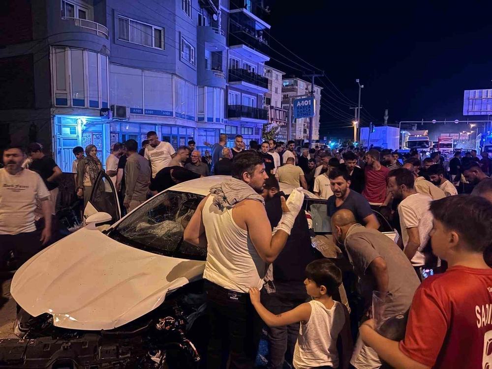 Kırmızı Işık İhlali Zincirleme Kazaya Yol Açtı 5 Yaralı