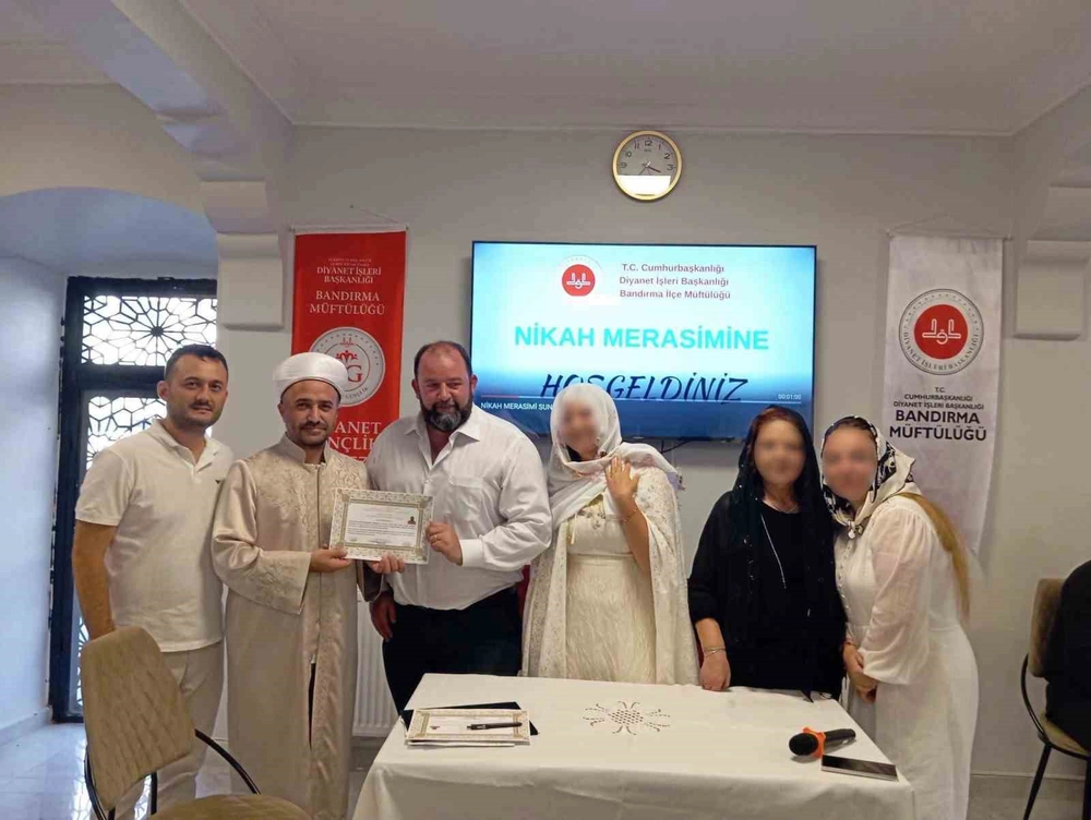 Bandırma'da Yabancı Uyruklu Vatandaş Müslüman Oldu ve Nikahı Kıyıldı
