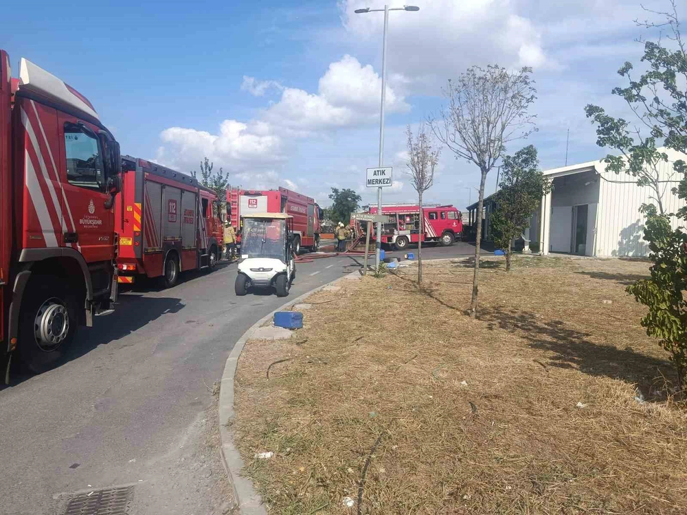 Bakırköy'de Hastane Bahçesinde Yangın Paniği