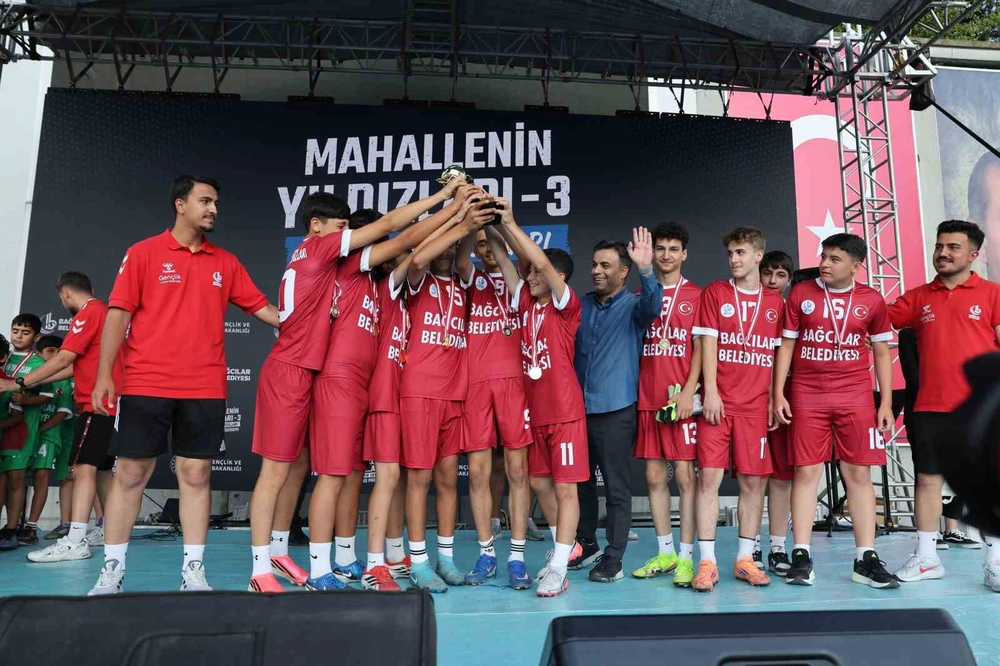 Bağcılar'da Mahallenin Yıldızları ve TÜGVA Yaz Okulu Kapanış Töreniyle Sona Erdi