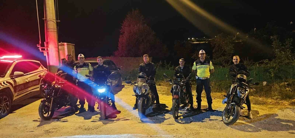 Bilecik Jandarması Motosiklet Sürücülerine Güvenli Sürüş Eğitimi Verdi