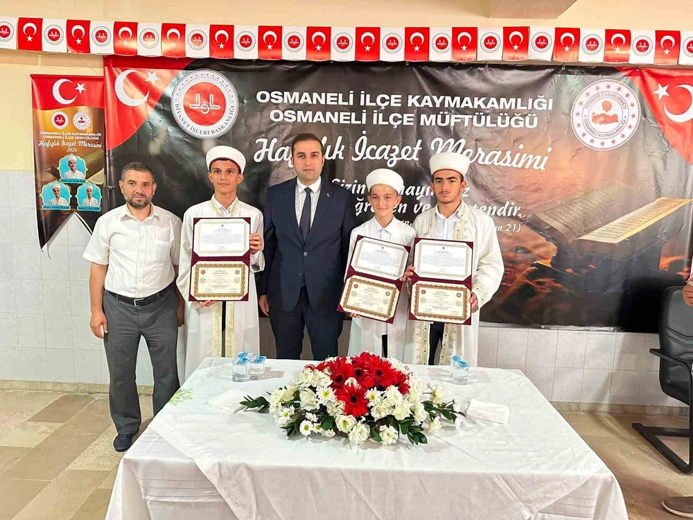 Osmaneli'nde Hafızlık Eğitimini Tamamlayan Öğrenciler Belgelerini Aldı