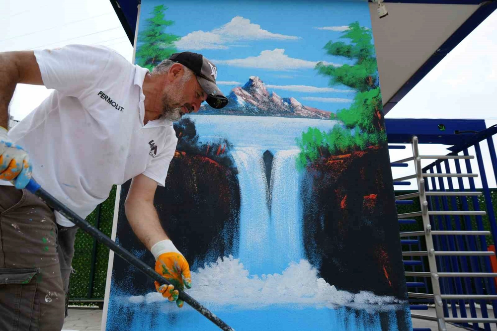Kocaeli’nin Bob Ross’u Sokakları Renklendiriyor