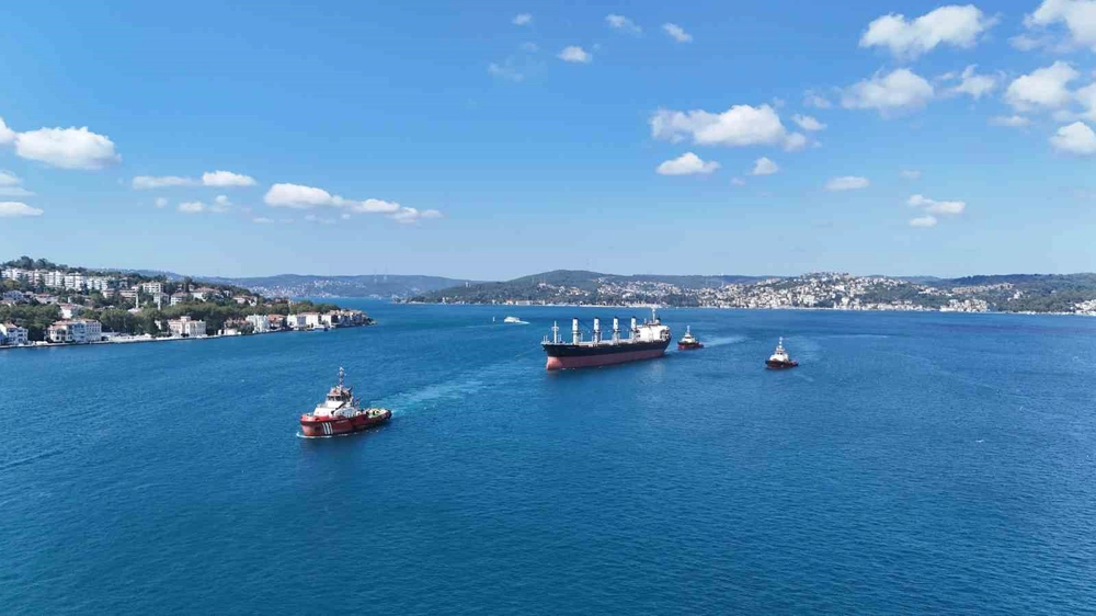 İstanbul Boğazı Ukrayna Saldırısına Uğrayan Gemi Geçişi İçin Trafiğe Kapatıldı