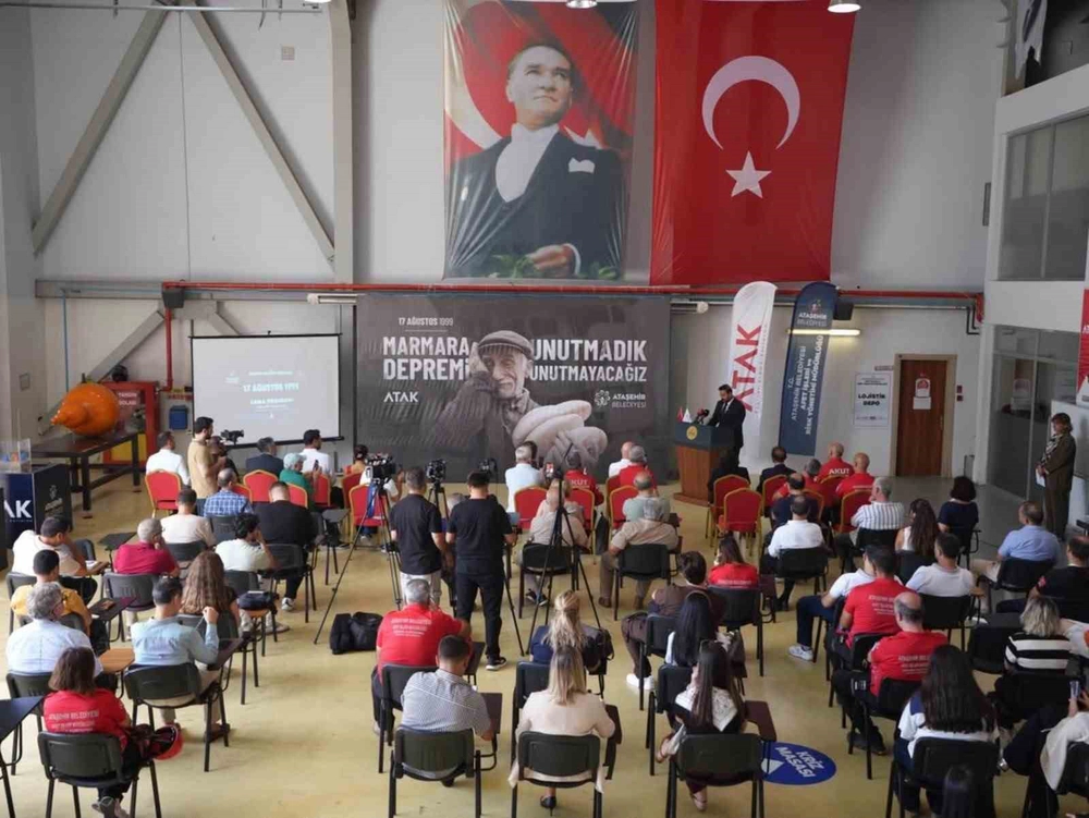 Ataşehir'de 17 Ağustos Deprem Şehitleri Anıldı