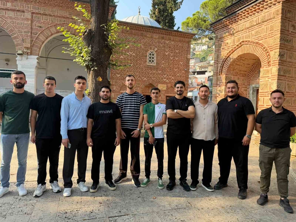 AK Parti Gençlik Kolları Hamzabey Külliyesi'nde Tarihi Mirasa Sahip Çıktı