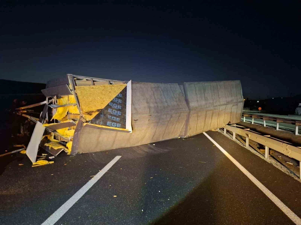Bilecik'te Karavan Devrildi Bir Kişi Yaralandı