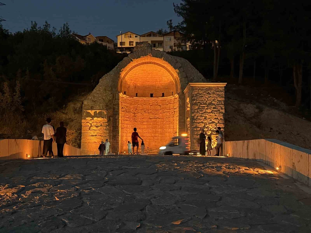 8 Yıllık Restorasyonun Ardından Justinianus Köprüsü Ziyaretçilerini Büyülüyor