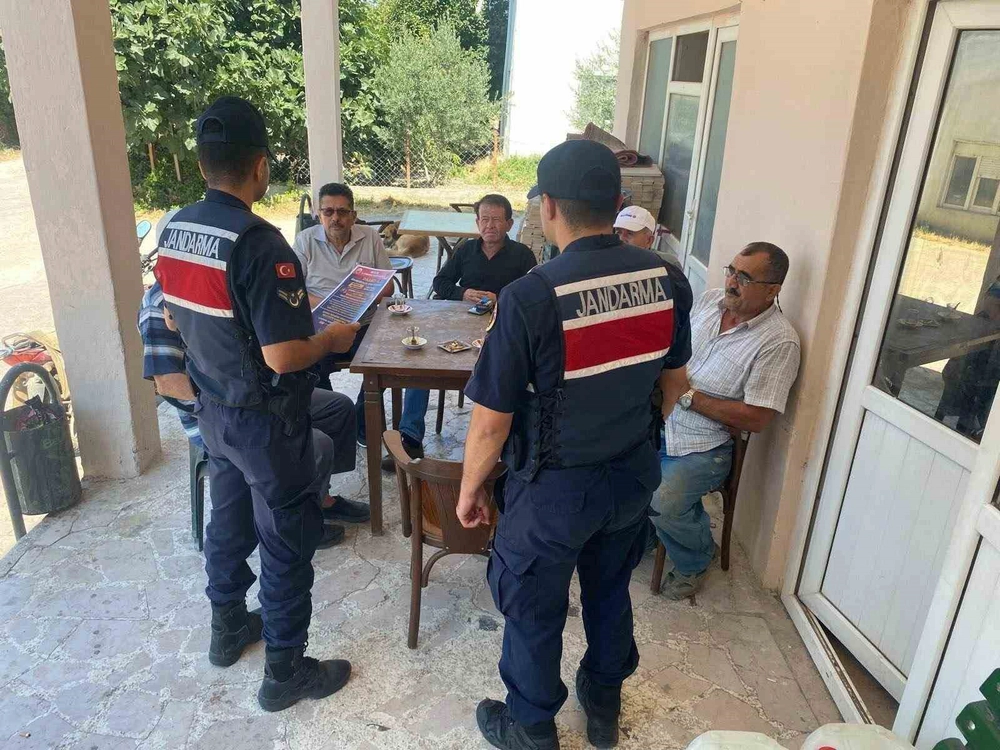 Bilecik Jandarması Köyde Dolandırıcılık Bilgilendirmesi Yaptı
