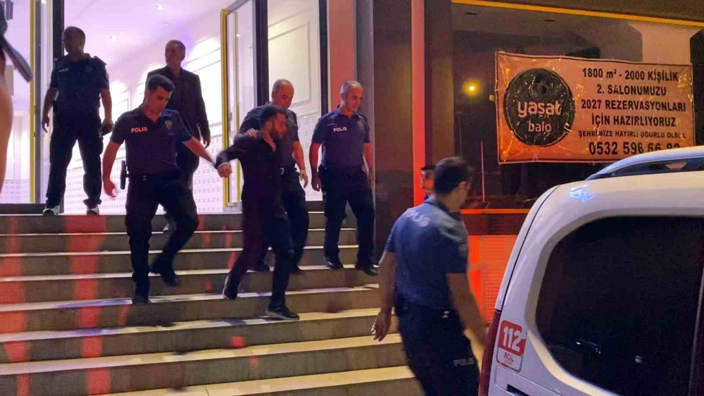 Düğünde Oyun Havası Tartışması Bıçaklı Kavgaya Dönüştü 3 Yaralı