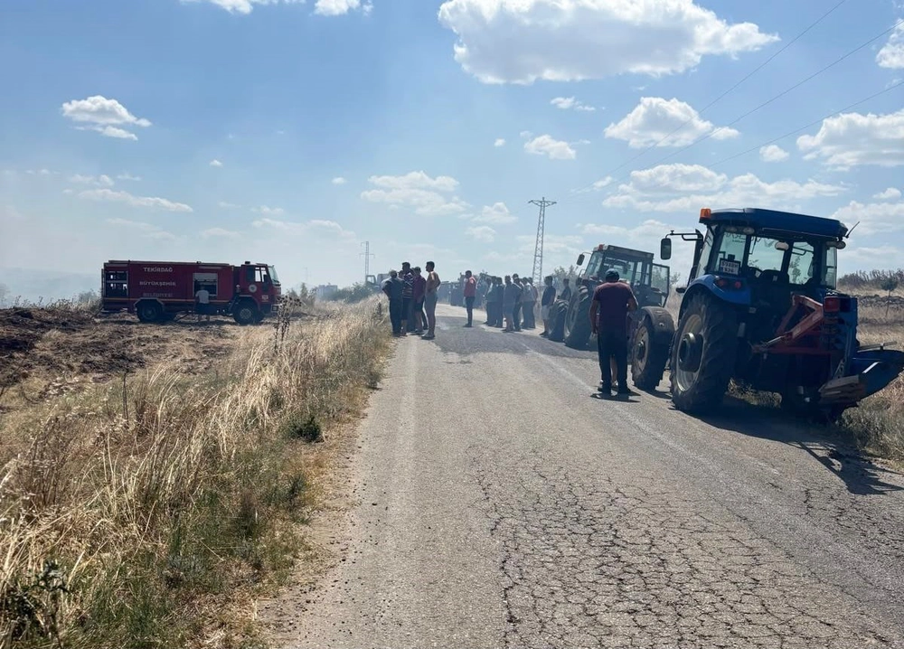 Tekirdağ Hayrabolu'da Anız Yangını 150 Dönüm Tarım Arazisini Küle Çevirdi
