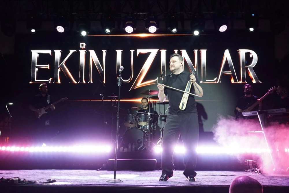 Ekin Uzunlar Değirmendere Festivali'nde Kemençe Performansıyla Büyüledi