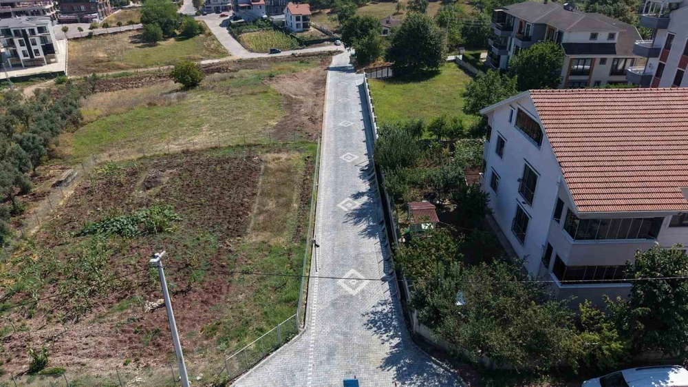 150 Yıllık Servetiye Taş Köprüsü'nün Bağlantı Yolu Parke Taşlarıyla Yenilendi