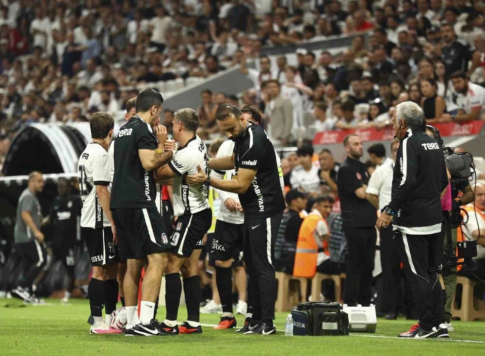 Beşiktaş'ta Trossard Sakatlandı, Maçı Tamamlayamadı