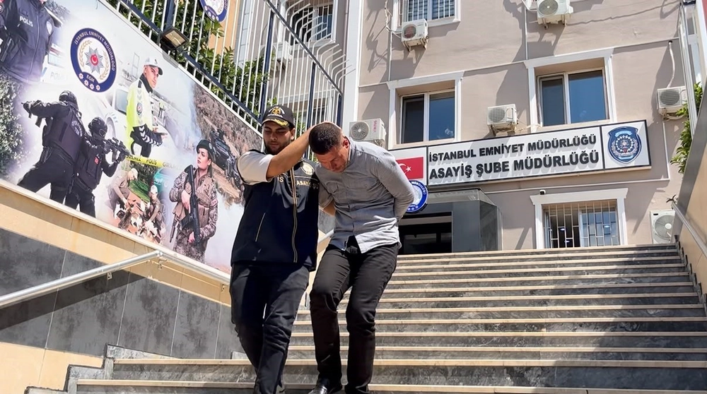Camide Namaz Kılan Kişinin 450 Bin Liralık Çantasını Çalan Şüpheli Yakalandı