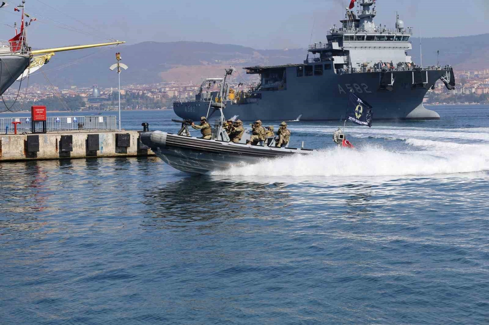 SAT ve SAS Komandoları TEKNOFEST Mavi Vatan'da Göz Kamaştırdı