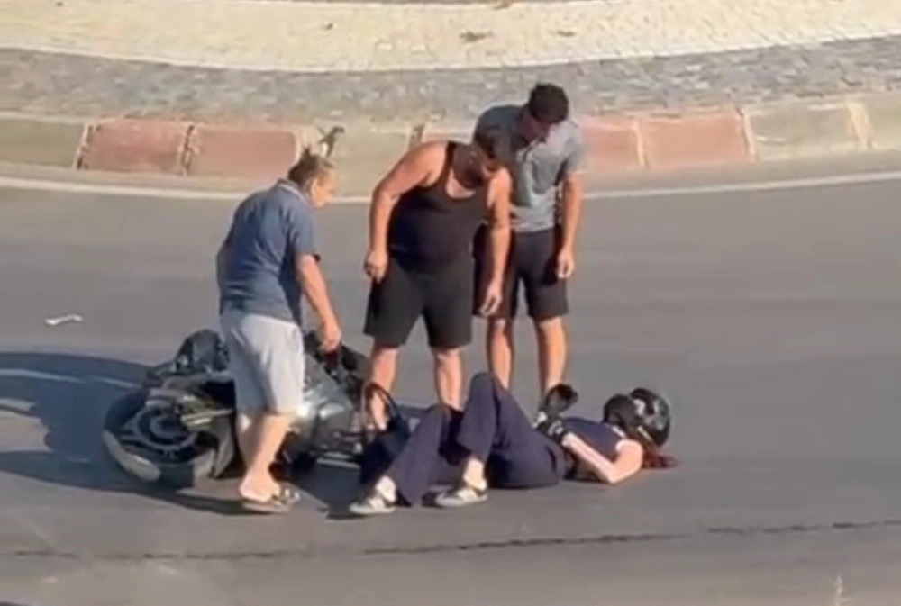 Edirne'de Tır ile Motosiklet Çarpıştı, Sürücü Yaralandı