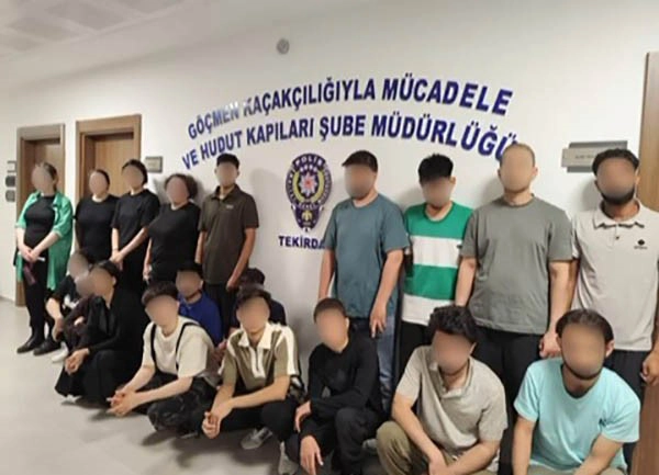 Tekirdağ'da 19 Düzensiz Göçmen Yakalandı, Sürücü Tutuklandı
