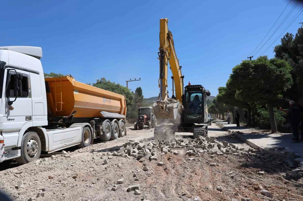Söğüt’te Oğuzkent Yolu Sıcak Asfaltla Buluşuyor