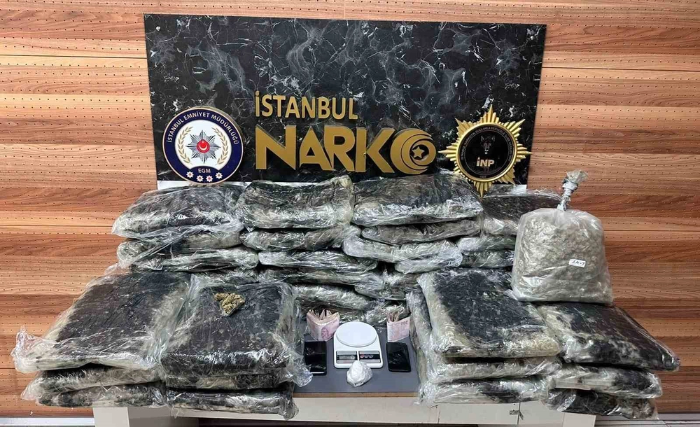 Ataşehir'de Ticari Takside Uyuşturucu Operasyonu