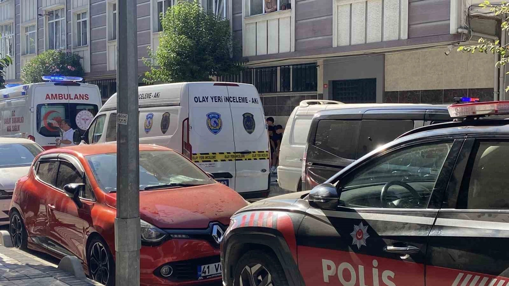 Gaziosmanpaşa'da Korkunç Olay Evde Boğazı Kesilmiş Halde Ölü Bulundu