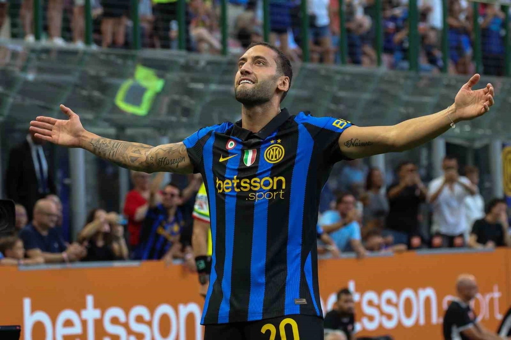 Hakan Çalhanoğlu ile Inter Sezona Farklı Başladı