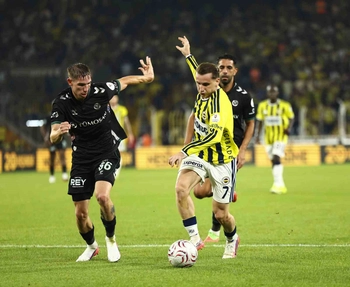 Fenerbahçe Konyaspor Karşısında İlk Yarıda 3-1 Öne Geçti