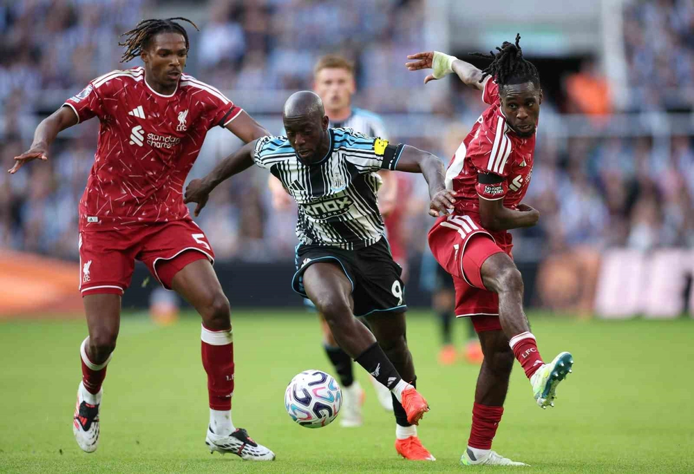 Liverpool, Newcastle Karşısında 90+9'da Beraberliği Yakaladı