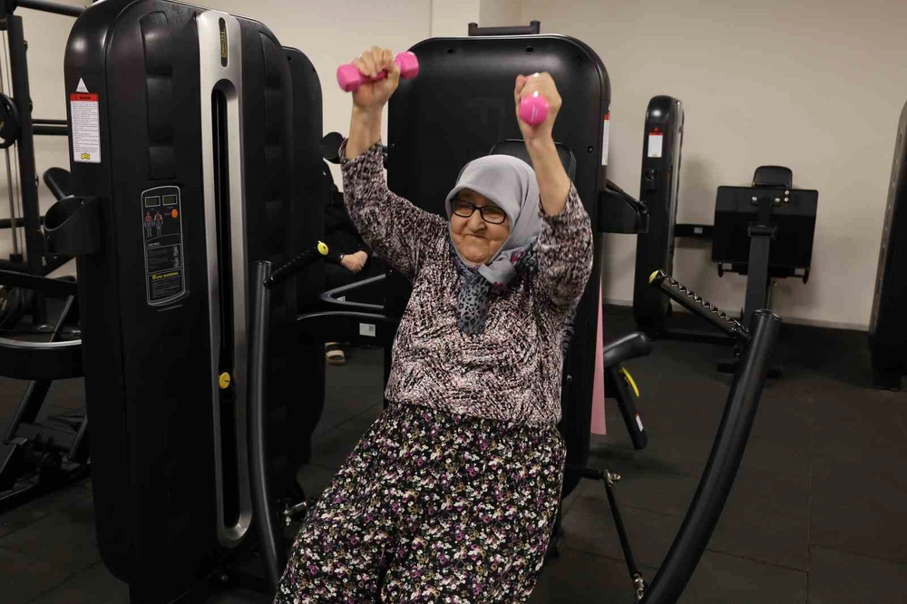 82 Yaşındaki Kayalı Yavuz Bastonunu Sporla Attı