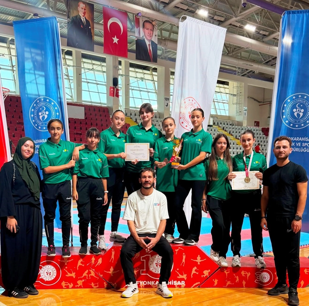 Körfezli Karateci Elif Ecrin Baharoğlu Türkiye Üçüncüsü Oldu