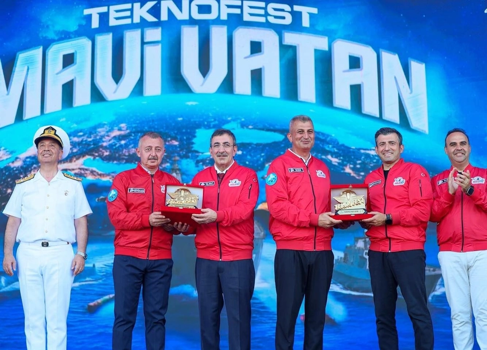 Gölcük Belediye Başkanı Sezer TEKNOFEST Mavi Vatan'da Plaket Aldı