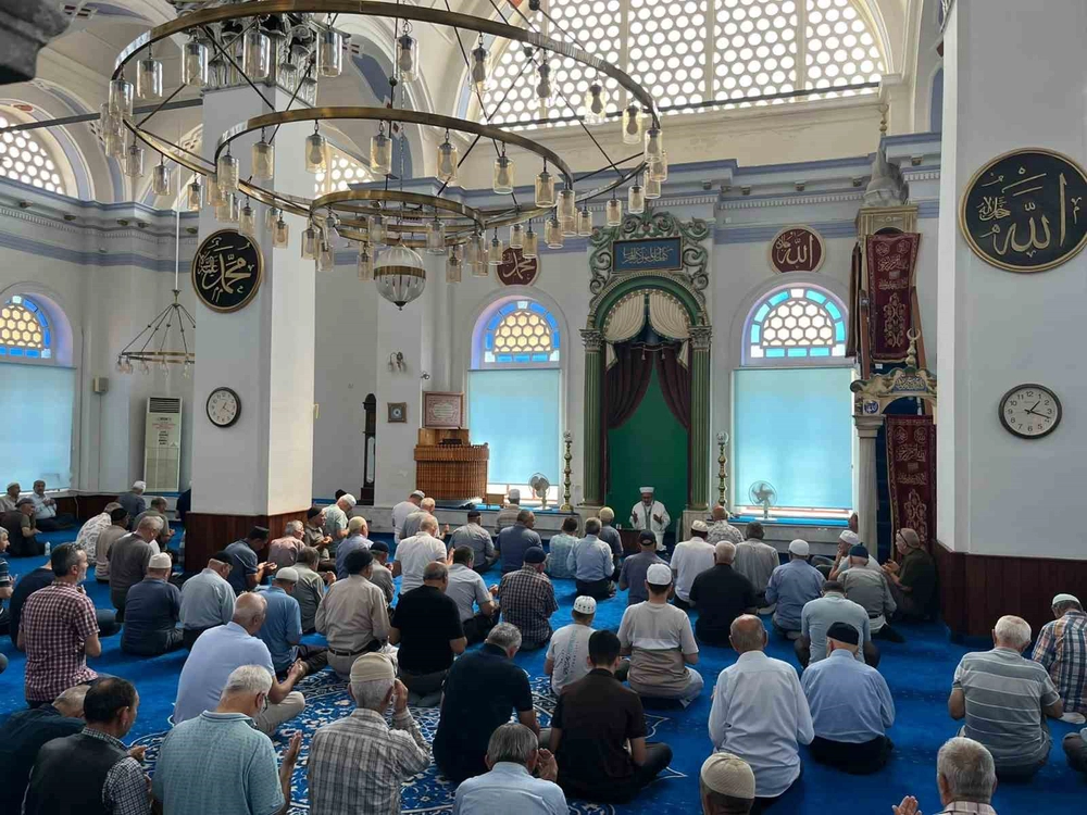 Burhaniye'de Mevlid Kandili Programı Yoğun Katılımla Gerçekleşti