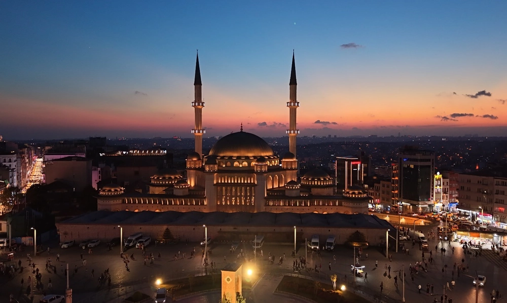 Mevlid Kandili'nde Taksim Camii Doldu Taştı