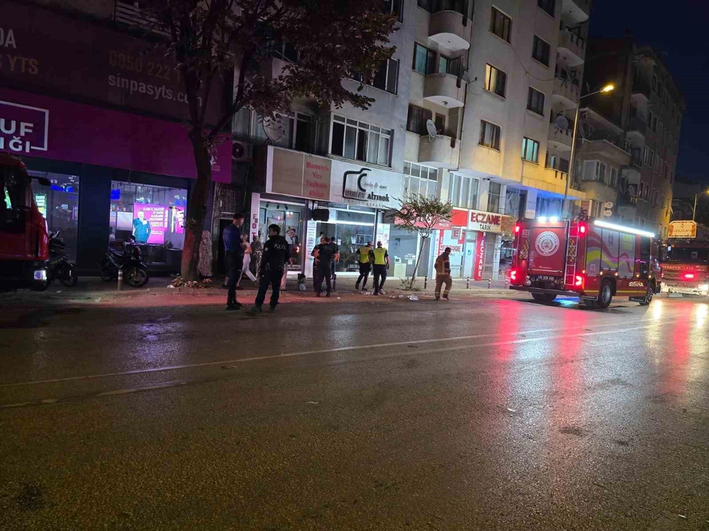Bursa'da Geri Dönüşüm Deposunda Yangın Panik Yarattı