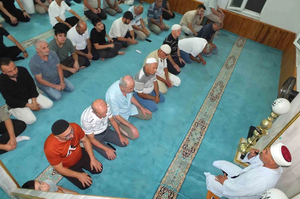 Burhaniye'de Mevlit Kandili'nde Camiler Doldu Taştı