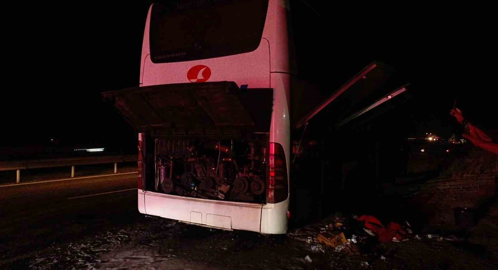 Bilecik'te Yolcu Otobüsü Alev Aldı: 1 Yaralı
