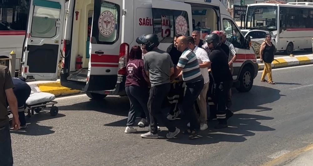 Edirne'de Minibüs ile Motosiklet Çarpıştı, Sürücü Yaralandı