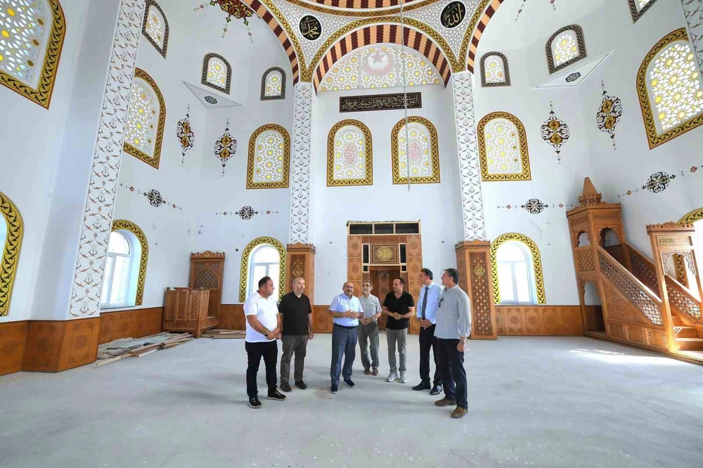 Vali Ustaoğlu Edremit'te Cami İnşaatını Yerinde İnceledi