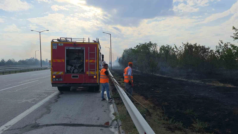 Havsa Otoyolunda Anız Yangını Panik Yarattı