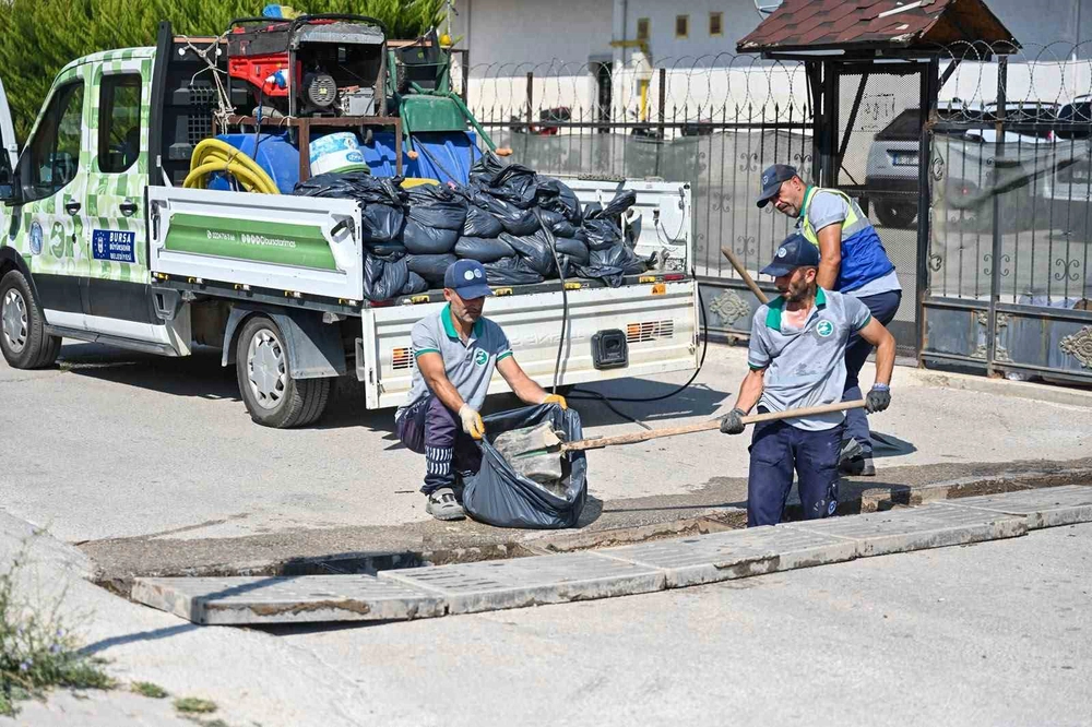 Bursa’da Yağmur Suyu Izgaraları Sonbahara Hazırlanıyor
