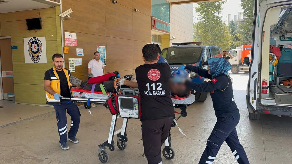 İnegöl'de Kamyonet Park Halindeki Kamyona Çarptı: Sürücü Ağır Yaralandı
