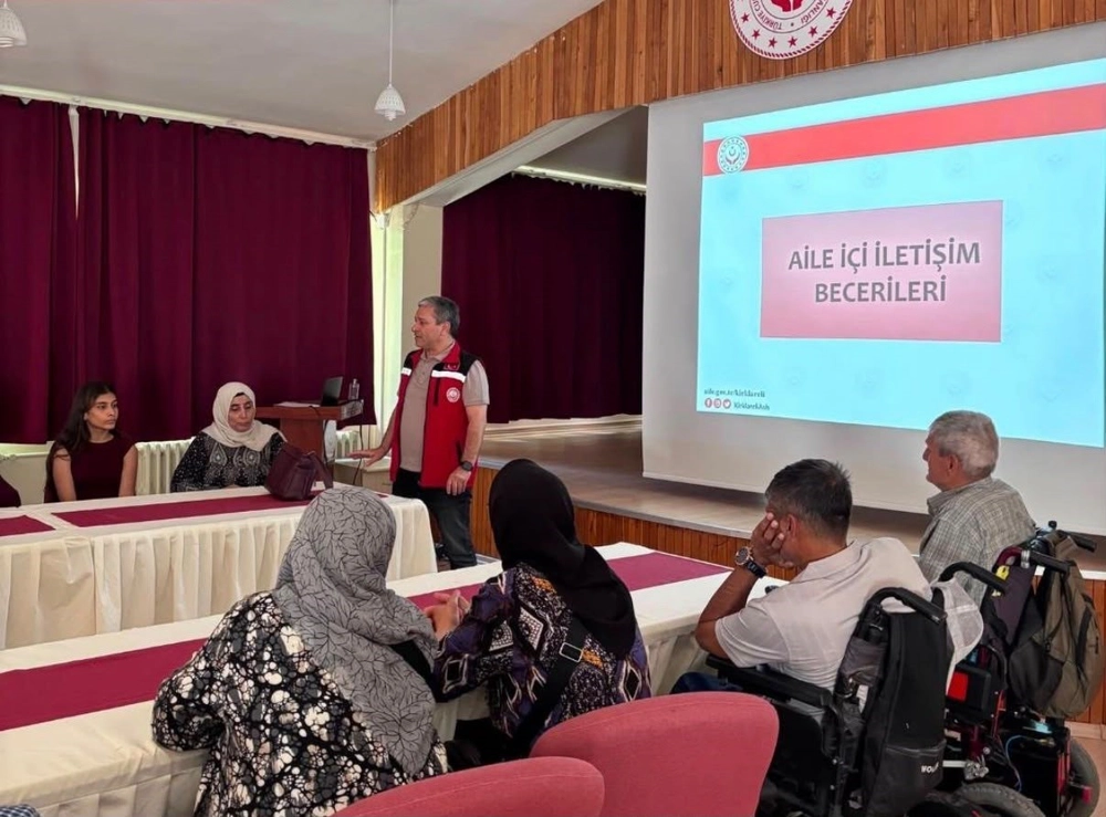 Kırklareli'de Ailelere Yönelik Seminer Düzenlendi