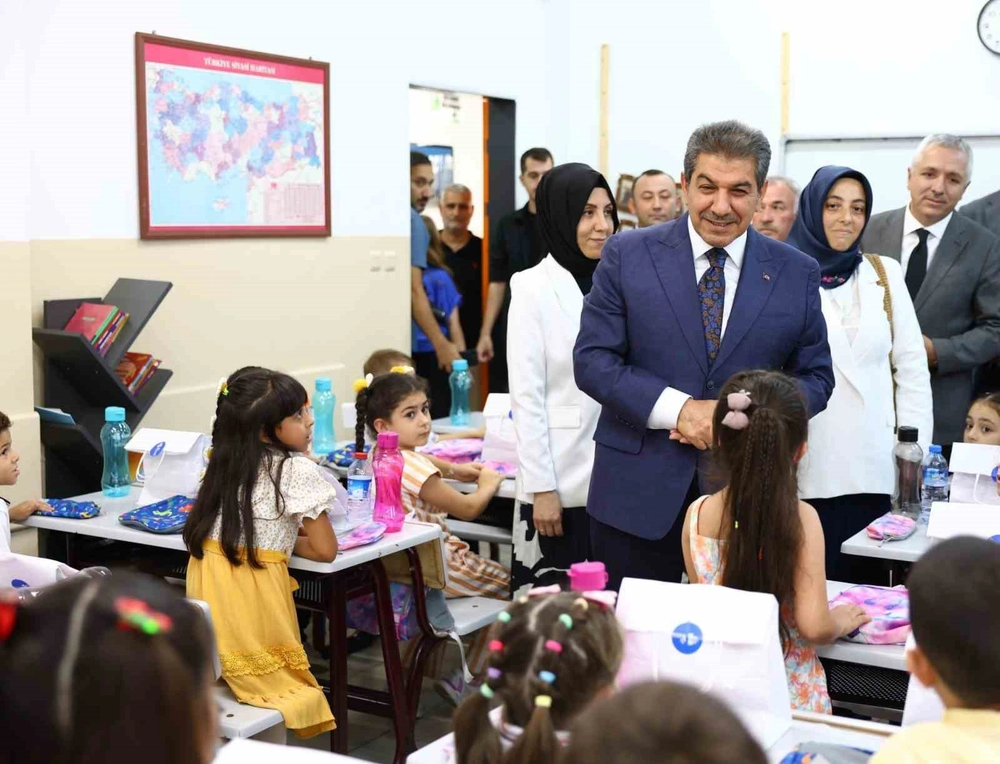 Esenler Belediyesinden Miniklere Kırtasiye Desteği